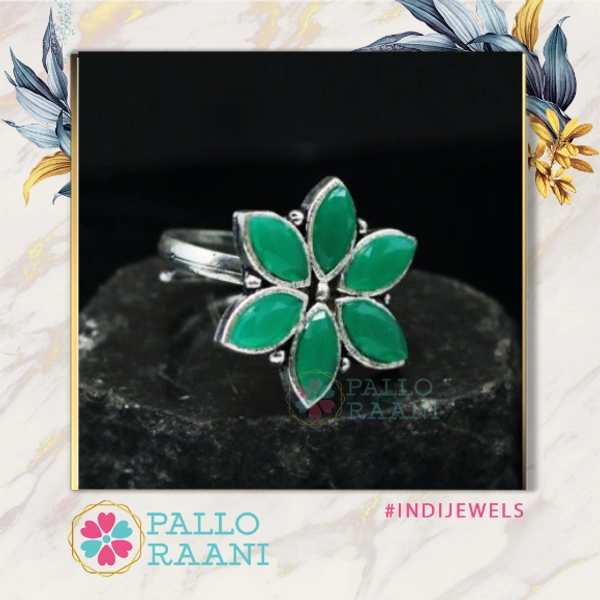 Solo Flower Darjeeling stone ring - Adjustable, Green